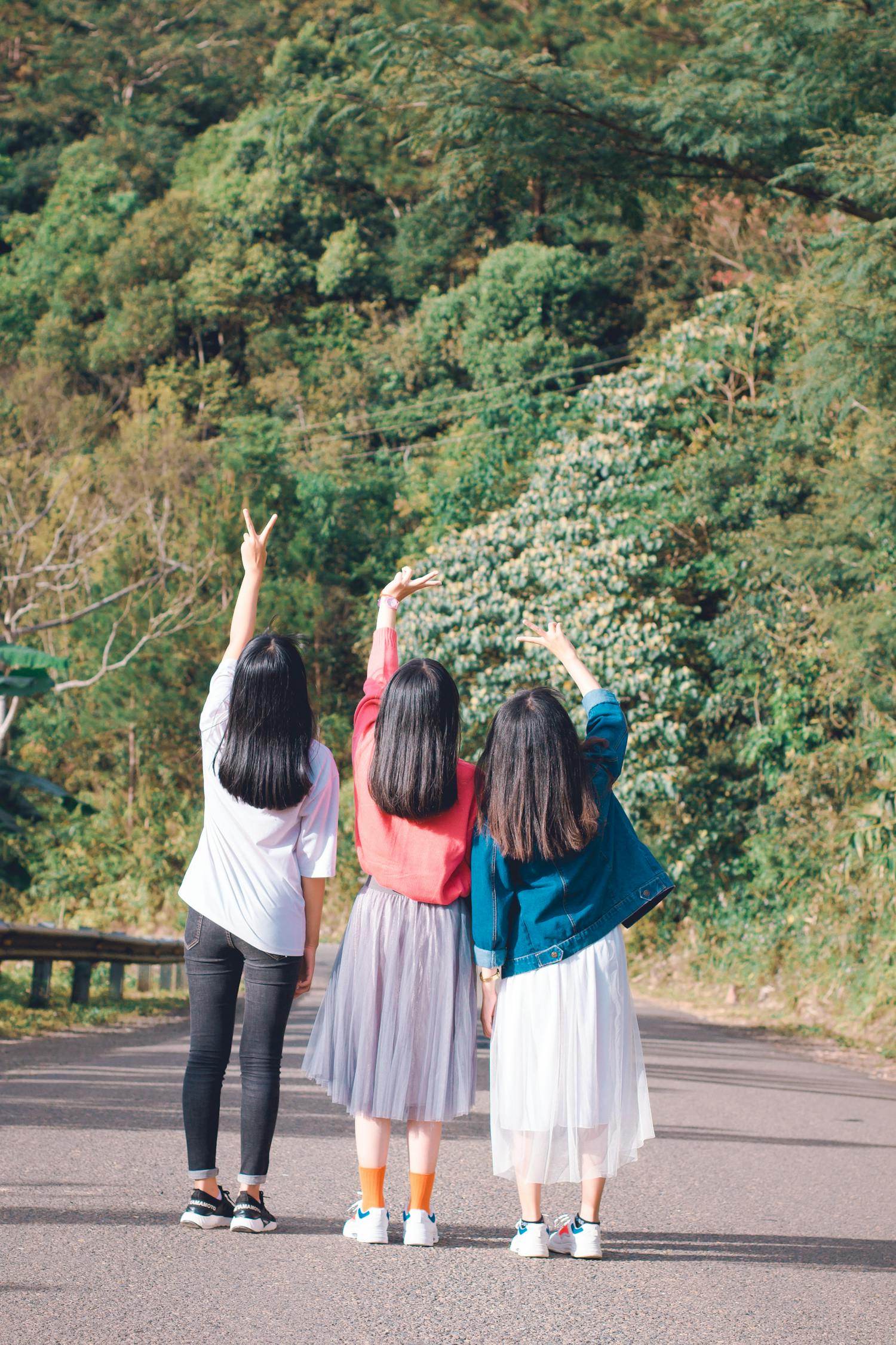 女孩出游悲剧，同学间的友情与生命的脆弱